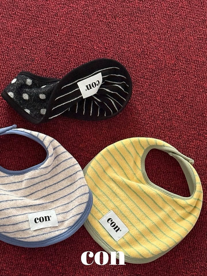 con reversible bib
