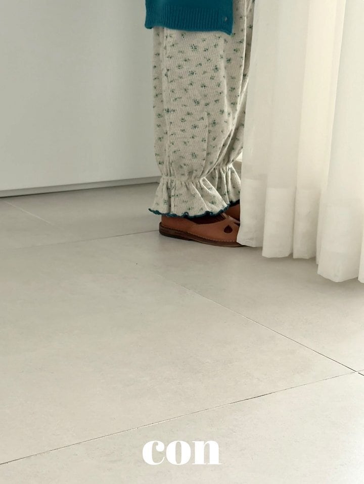 con garden frill pants