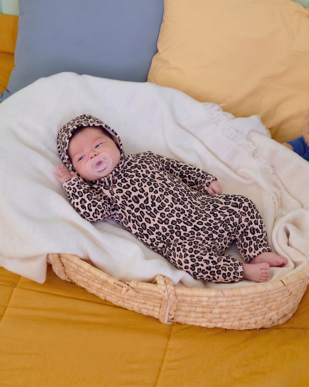 Oott Bebe Little Hoppy Bodysuit Bonnet Set