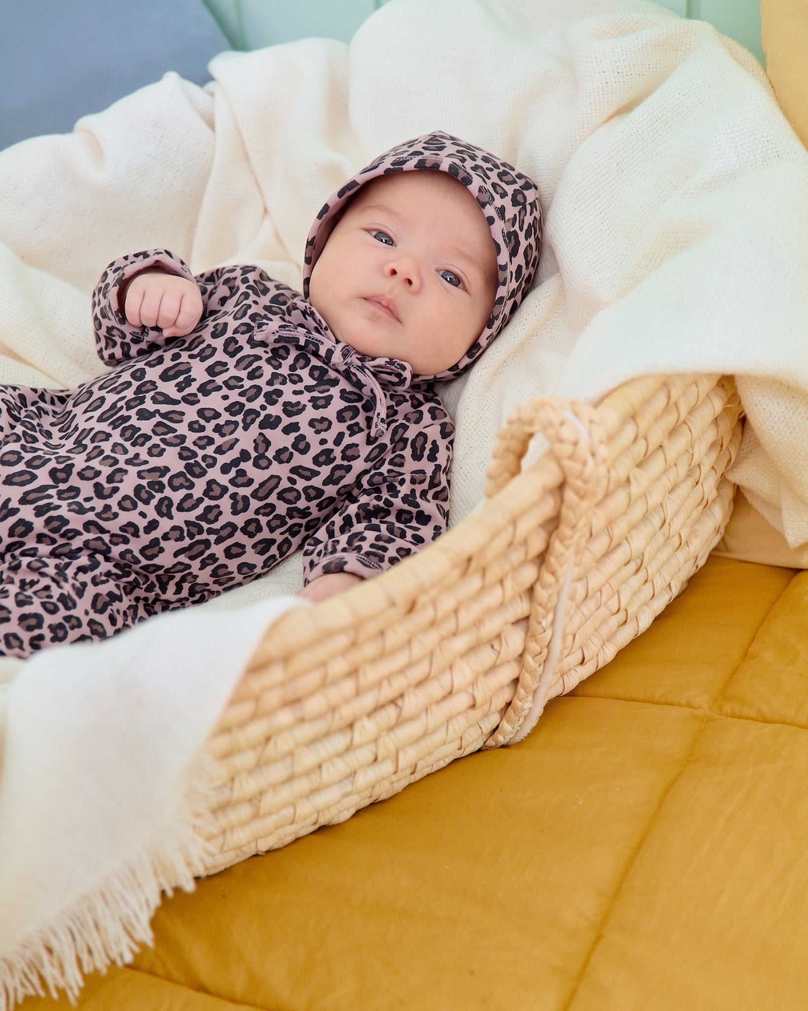Oott Bebe Little Hoppy Bodysuit Bonnet Set