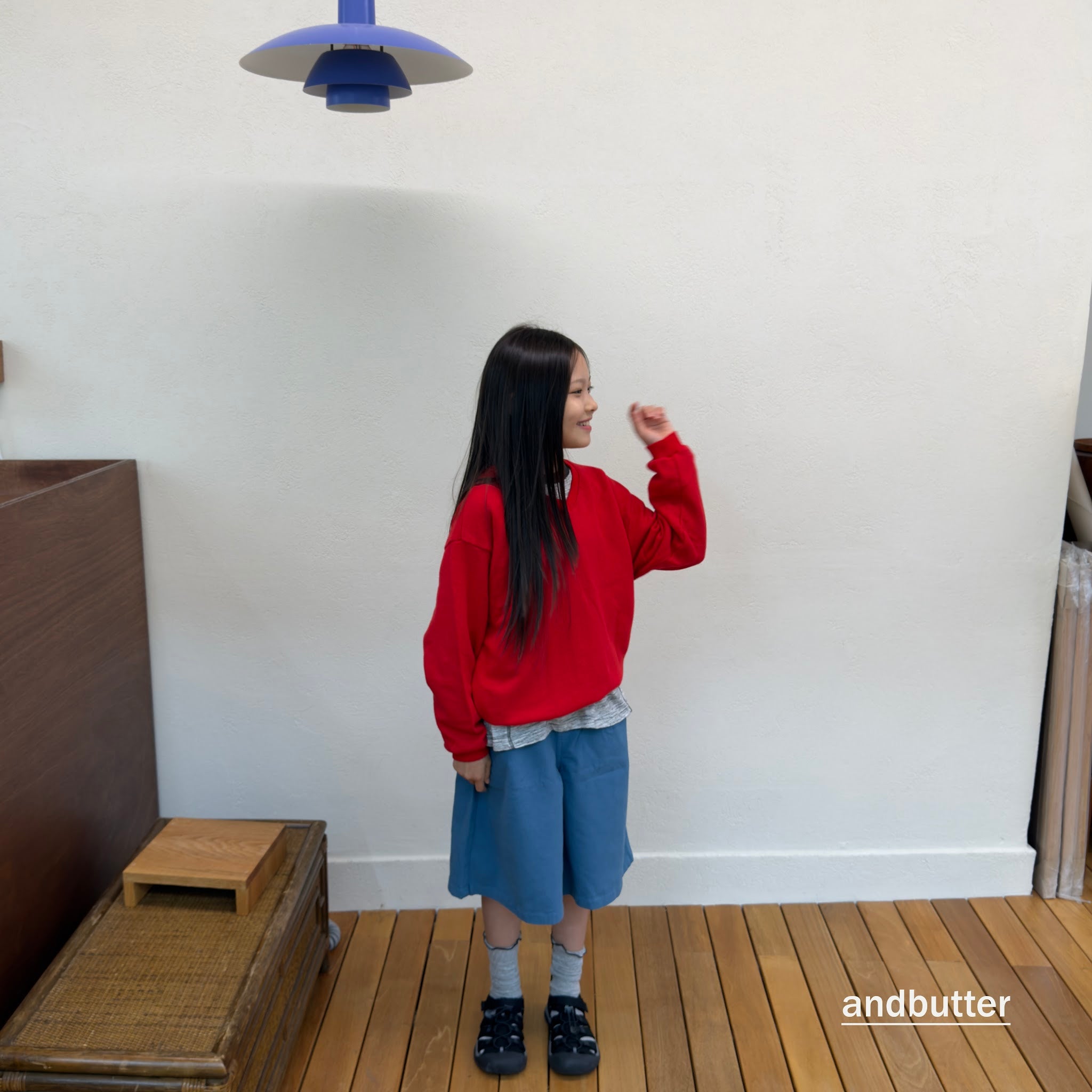 andbutter Soft V-Neck Sweatshirt