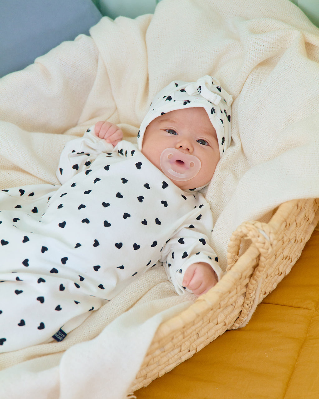 Oott Bebe Petit Heart Bodysuit Bonnet Set
