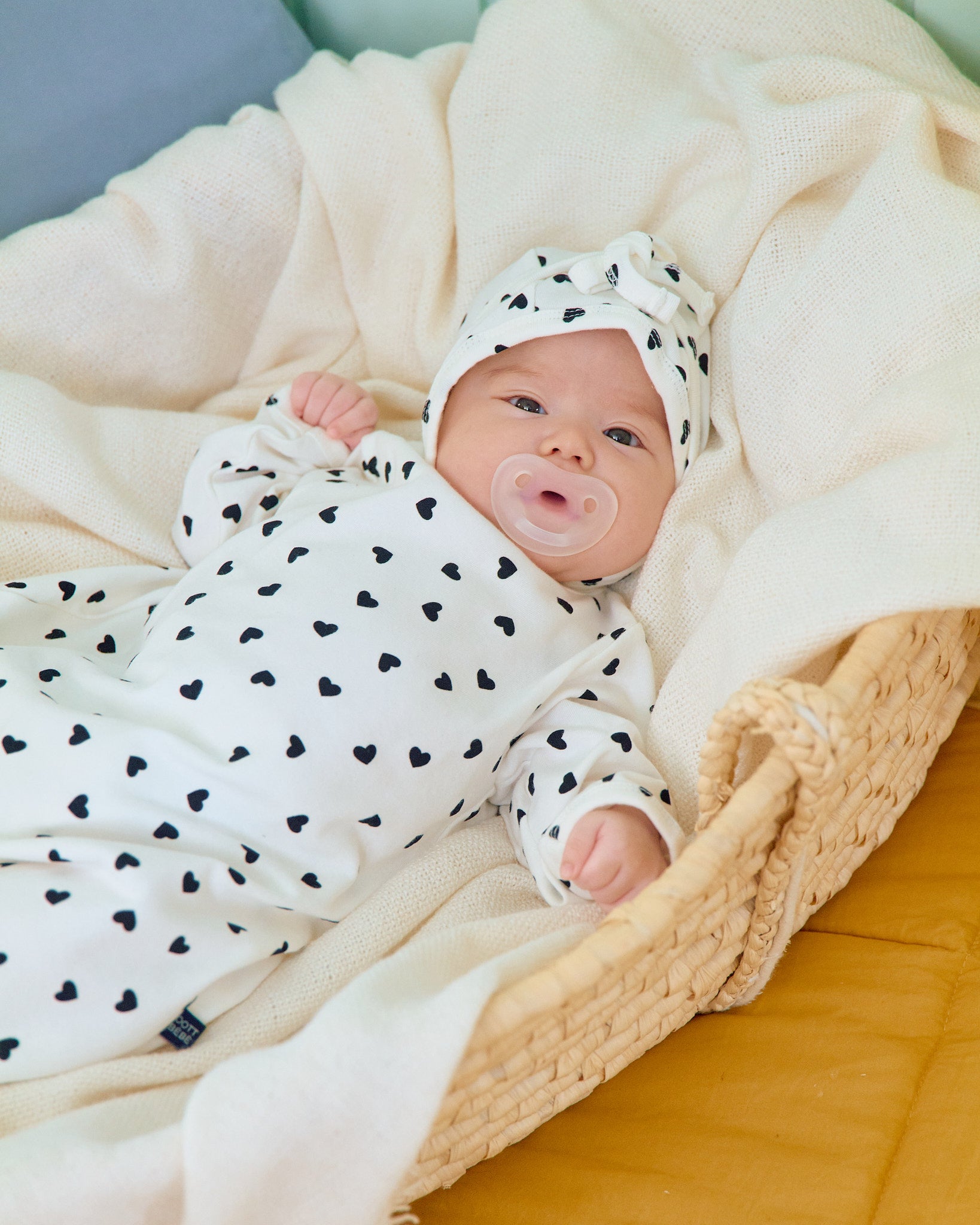 Oott Bebe Petit Heart Bodysuit Bonnet Set