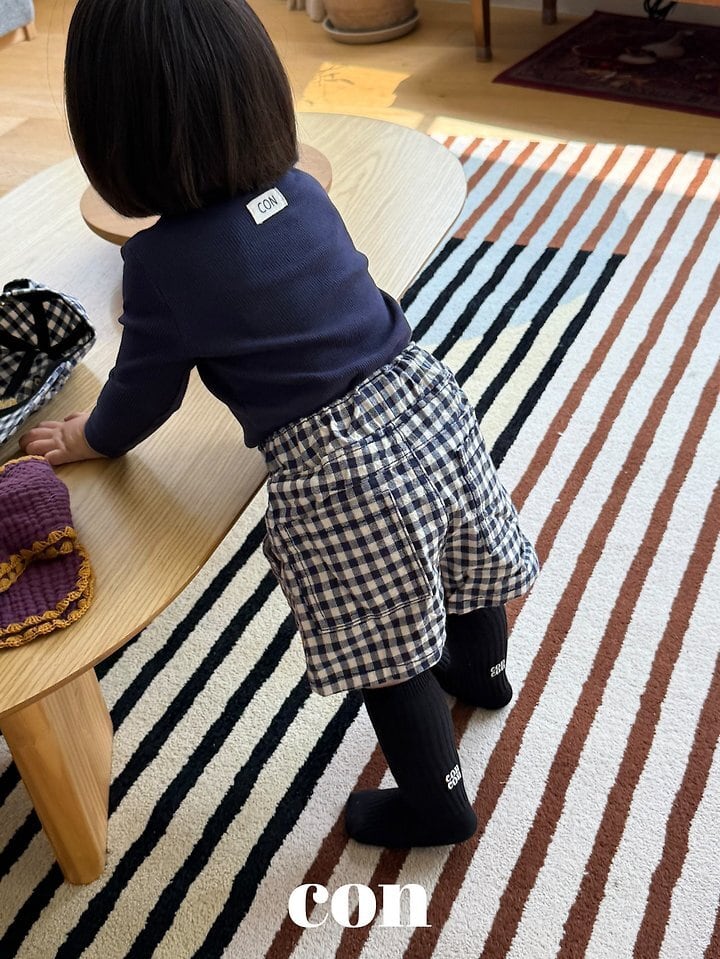 con check short pants