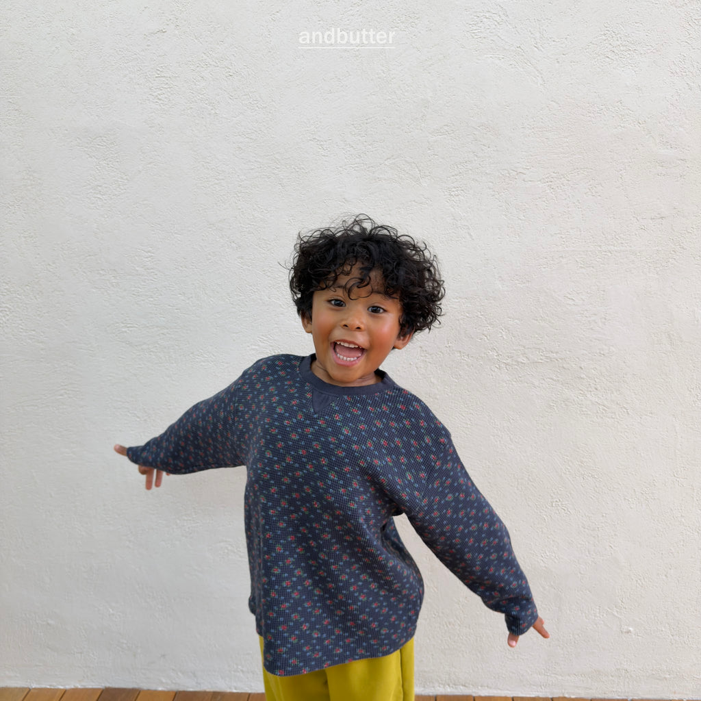 andbutter Cozy Flower T-Shirt