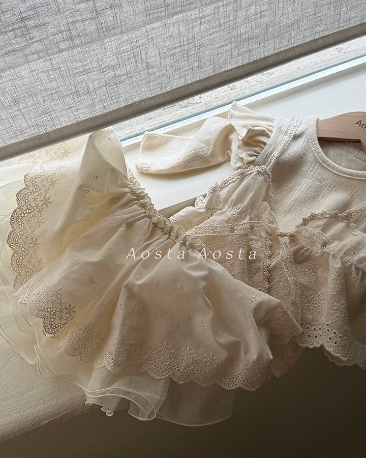 lace skirt