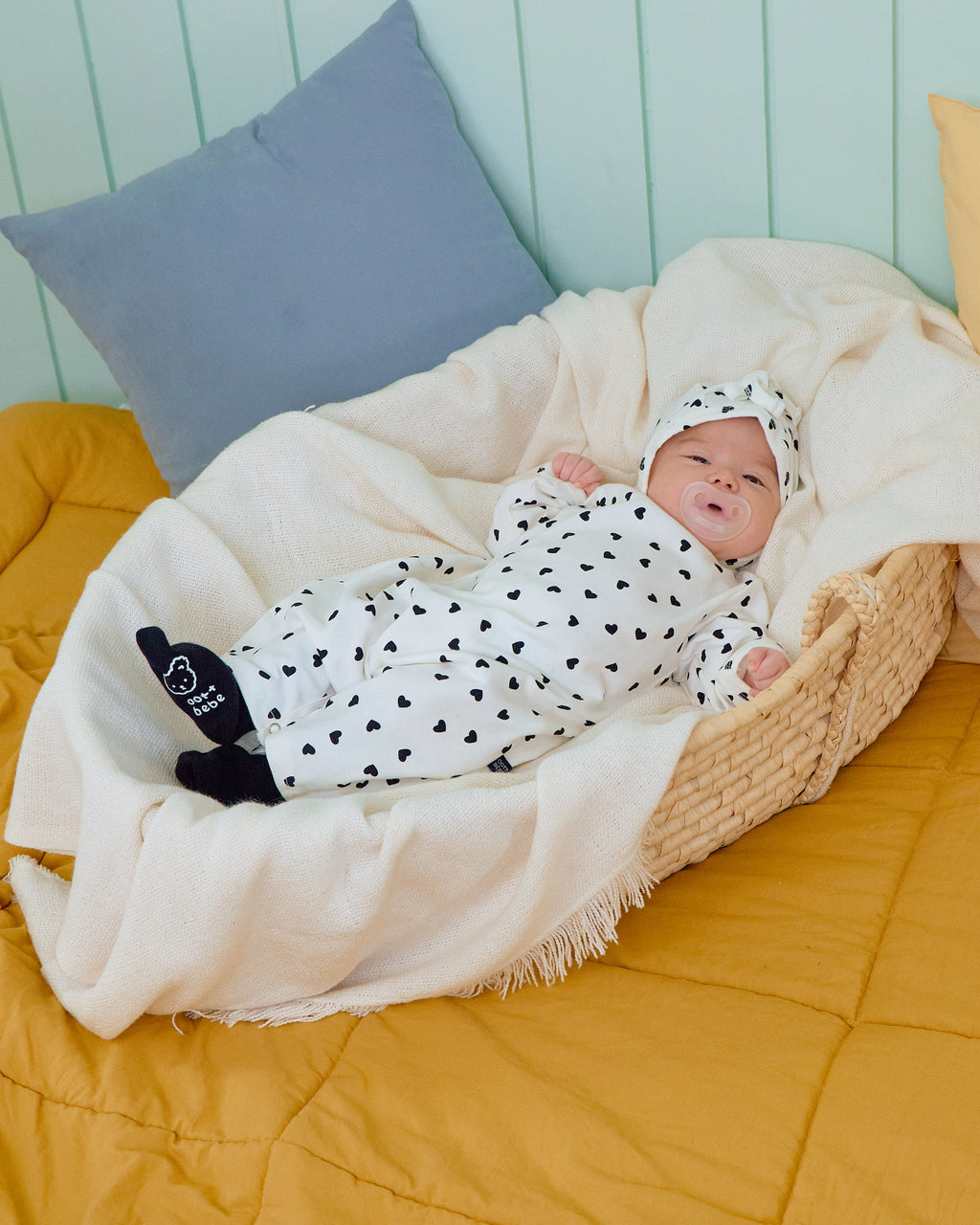 Oott Bebe Petit Heart Bodysuit Bonnet Set