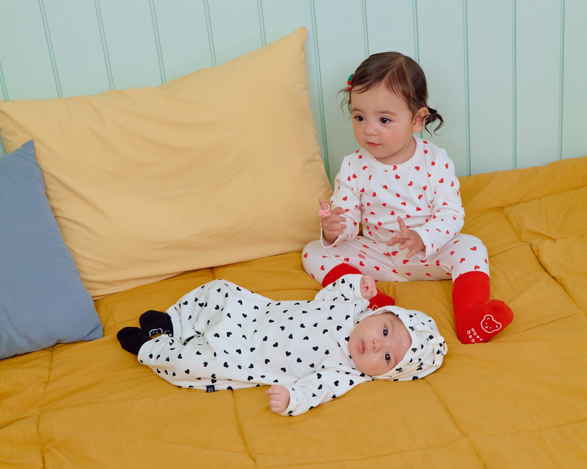 Oott Bebe Petit Heart Bodysuit Bonnet Set