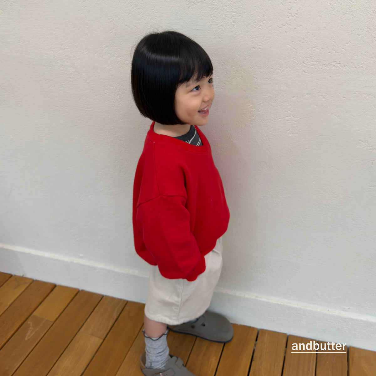 andbutter Soft V-Neck Sweatshirt