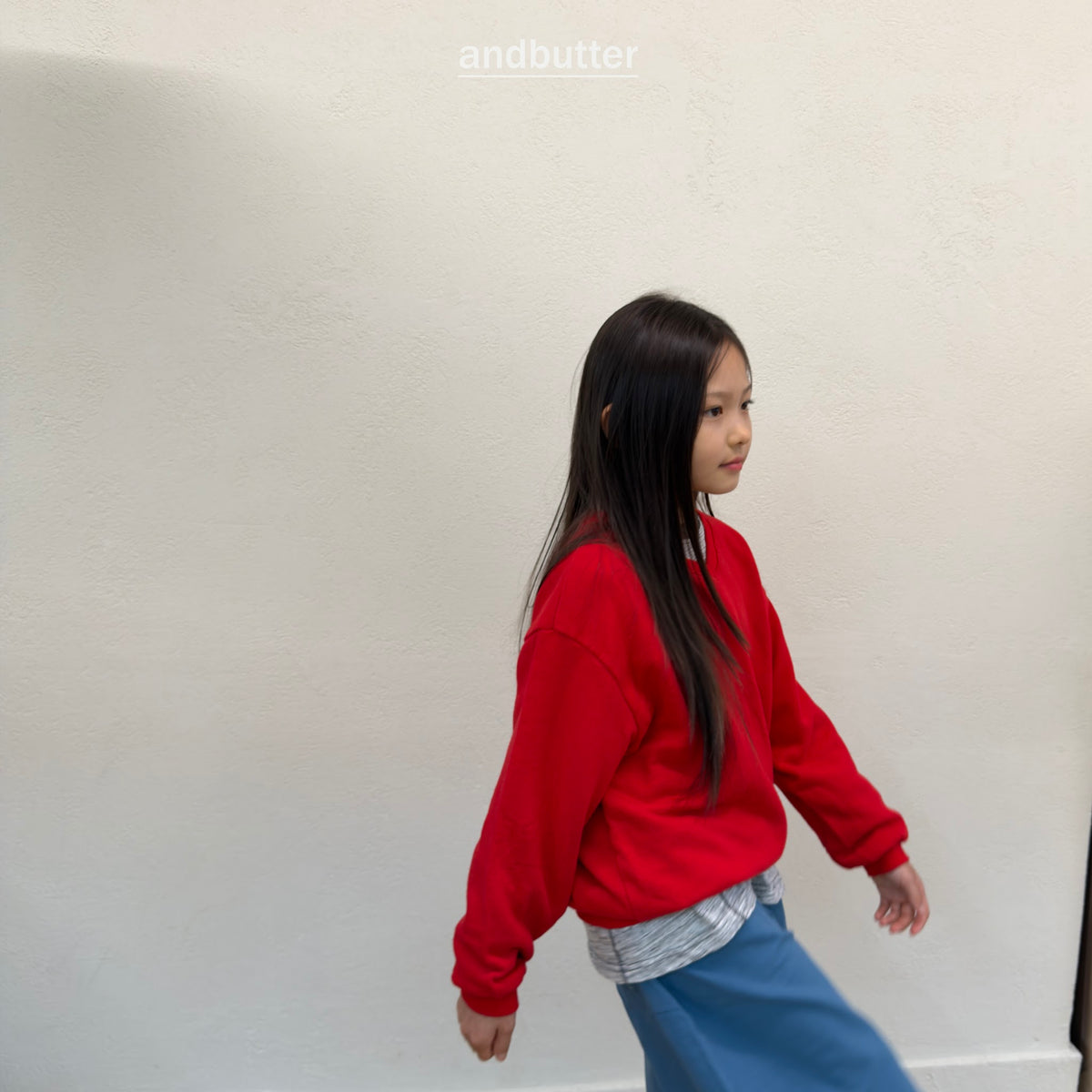 andbutter Soft V-Neck Sweatshirt