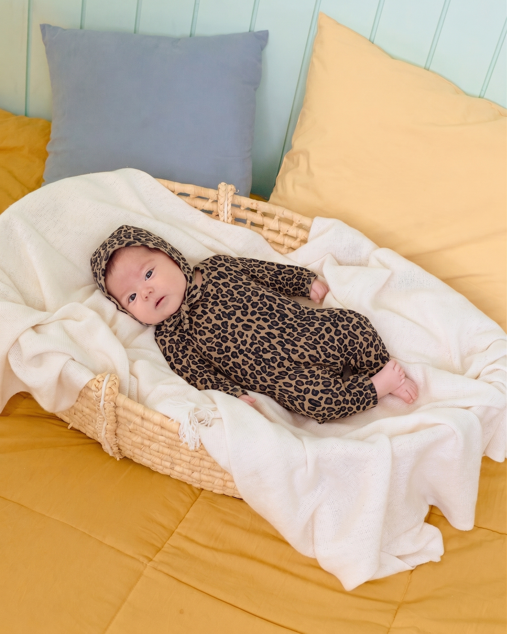 Oott Bebe Little Hoppy Bodysuit Bonnet Set