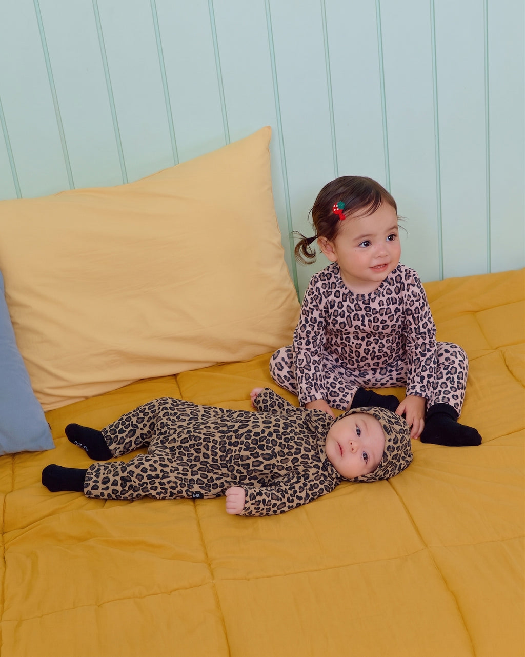 Oott Bebe Little Hoppy Bodysuit Bonnet Set