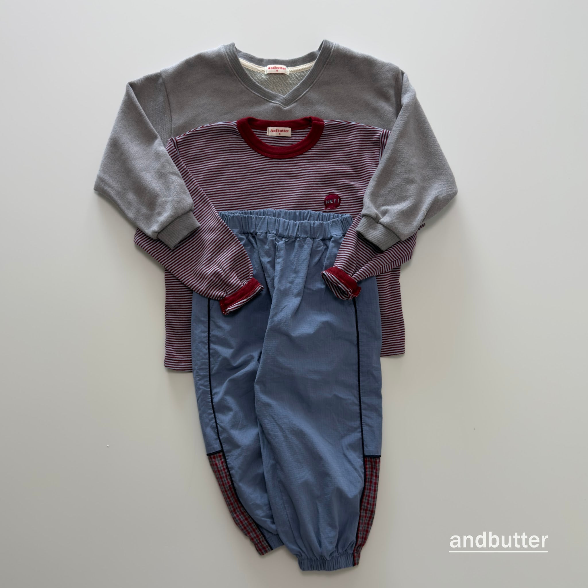 andbutter Soft V-Neck Sweatshirt