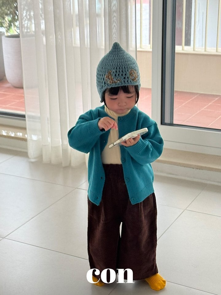 con corduroy pants