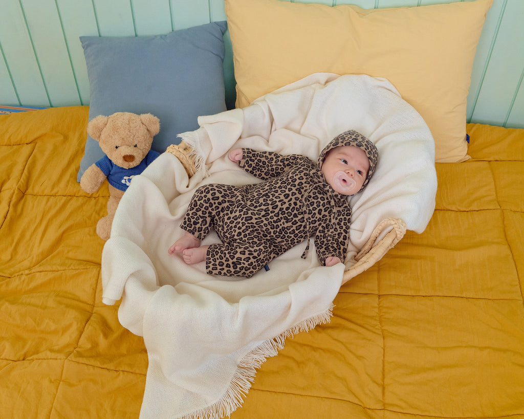 Oott Bebe Little Hoppy Bodysuit Bonnet Set