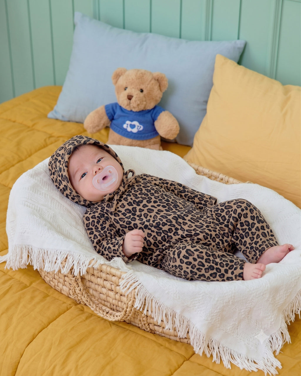 Oott Bebe Little Hoppy Bodysuit Bonnet Set