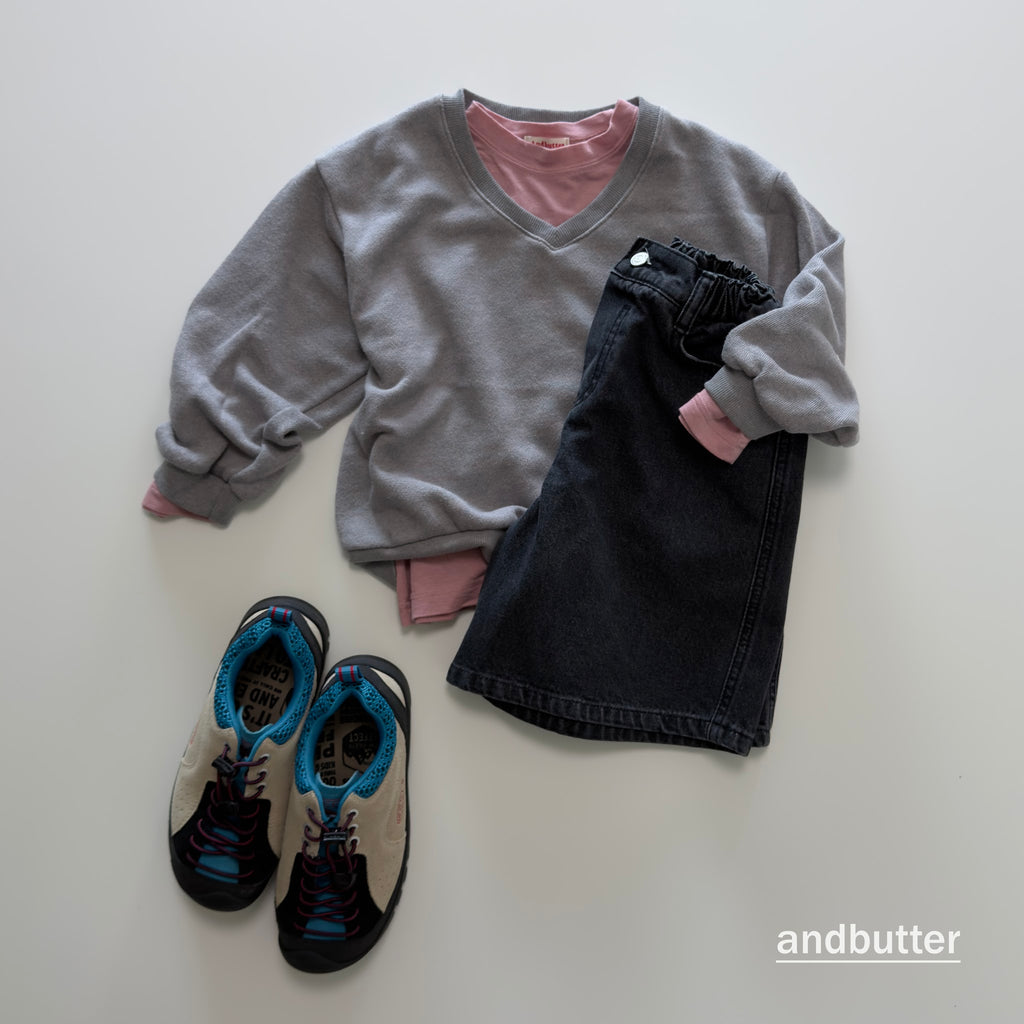 andbutter Soft V-Neck Sweatshirt