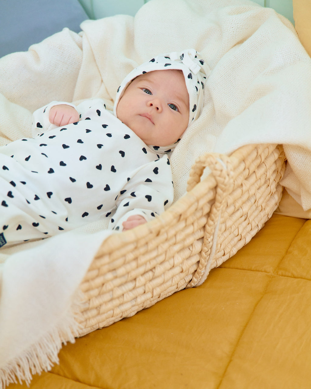 Oott Bebe Petit Heart Bodysuit Bonnet Set
