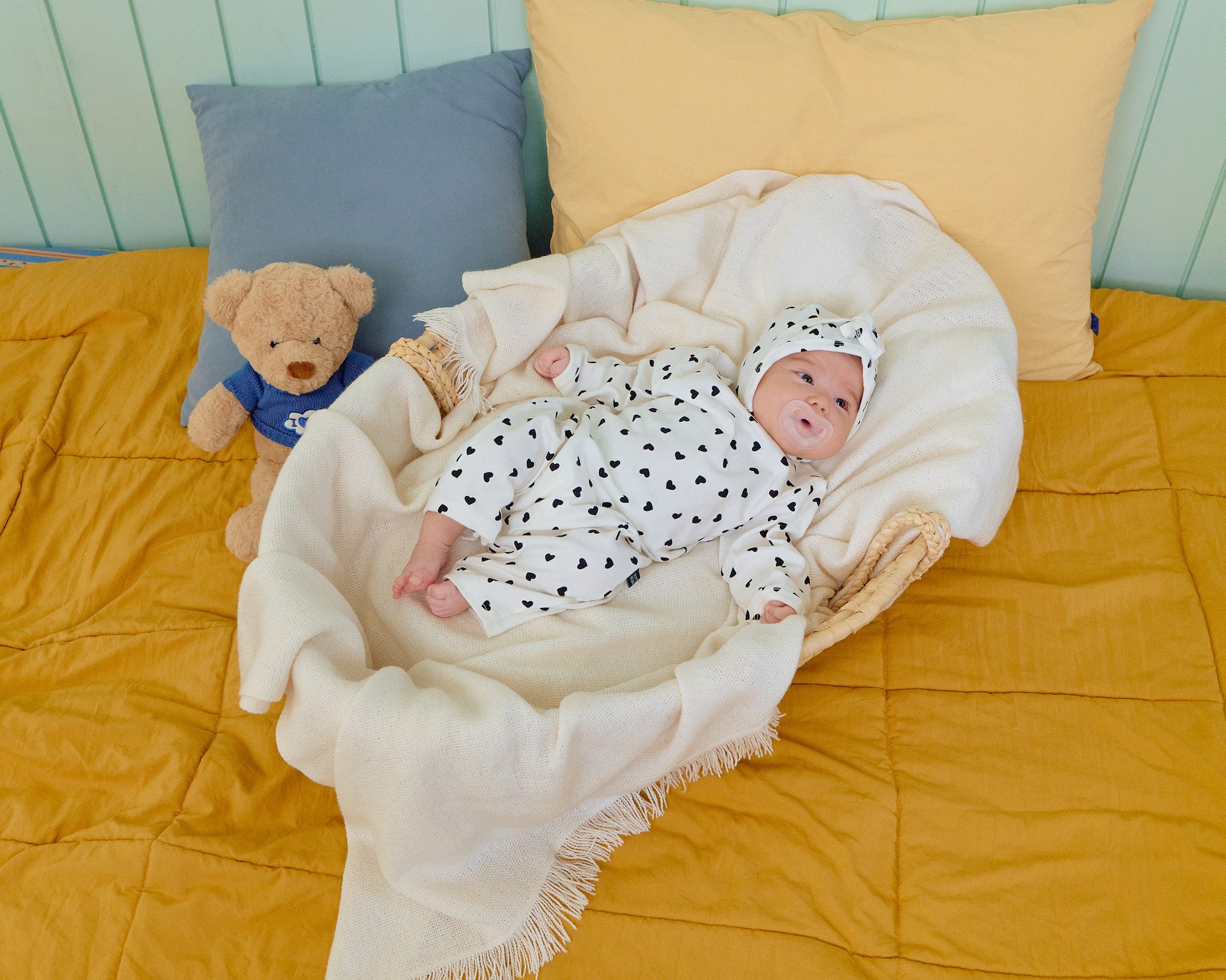 Oott Bebe Petit Heart Bodysuit Bonnet Set