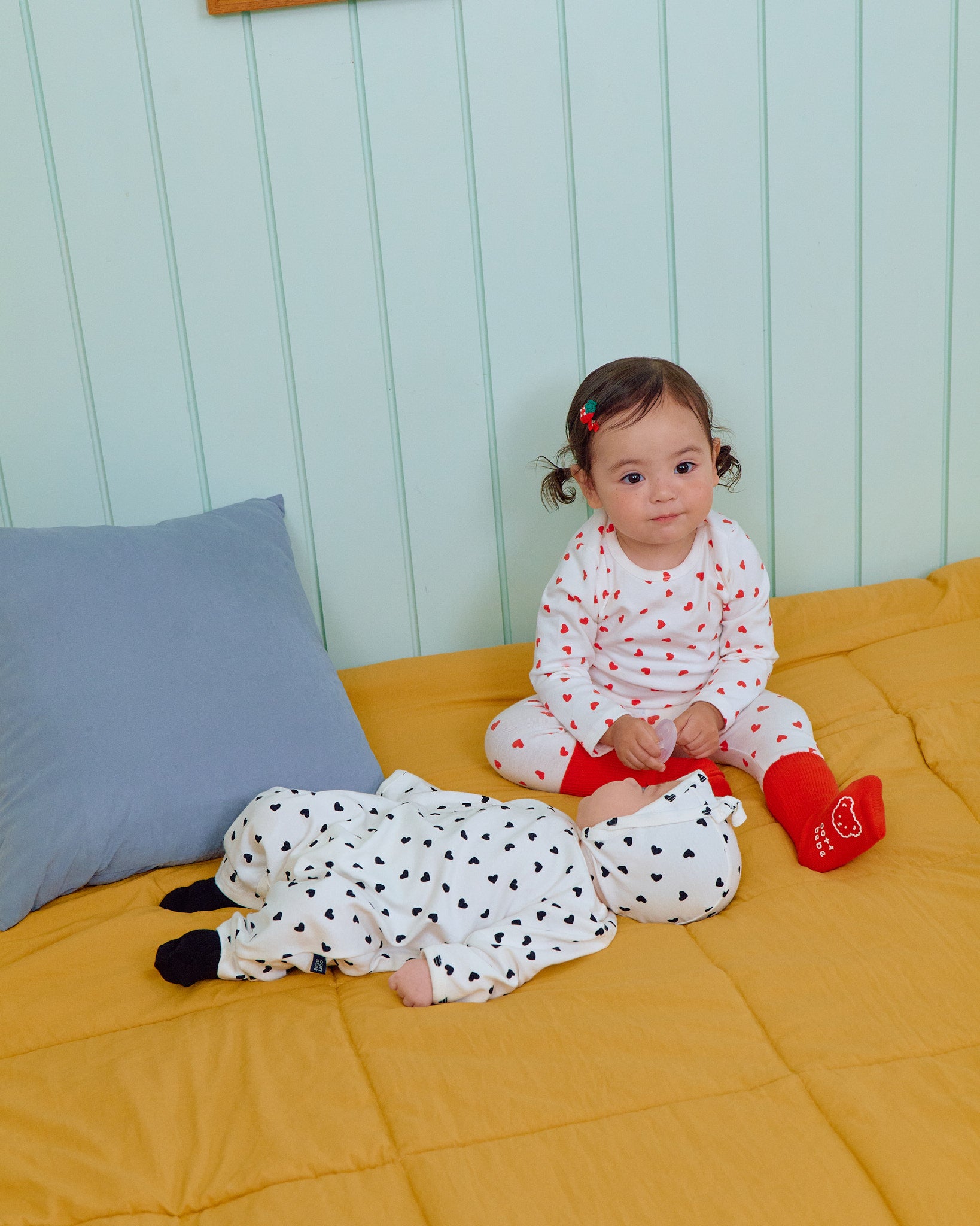 Oott Bebe Petit Heart Bodysuit Bonnet Set