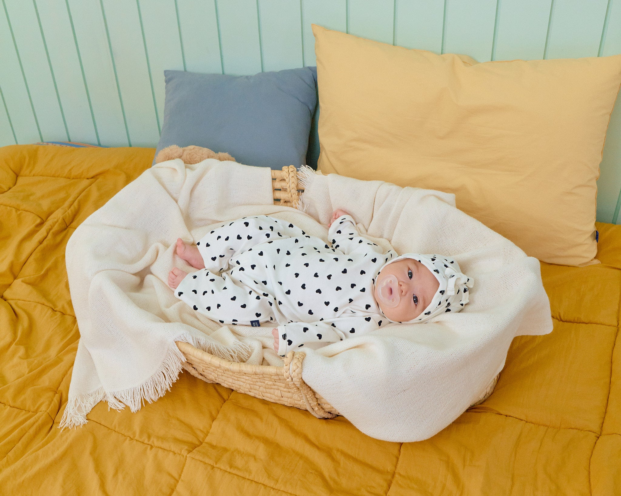 Oott Bebe Petit Heart Bodysuit Bonnet Set