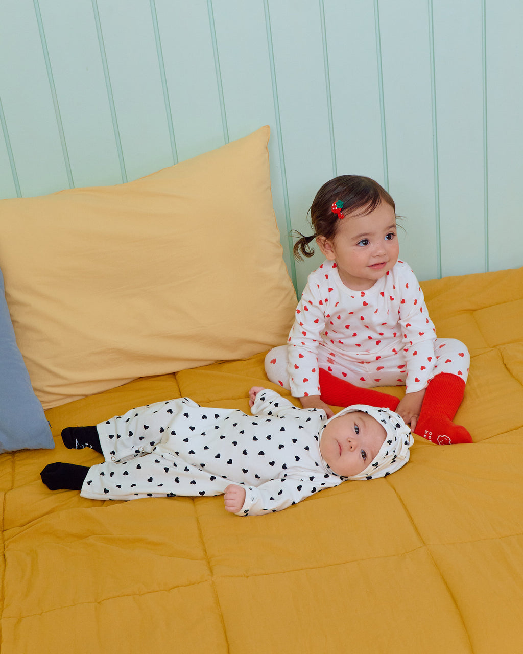 Oott Bebe Petit Heart Bodysuit Bonnet Set