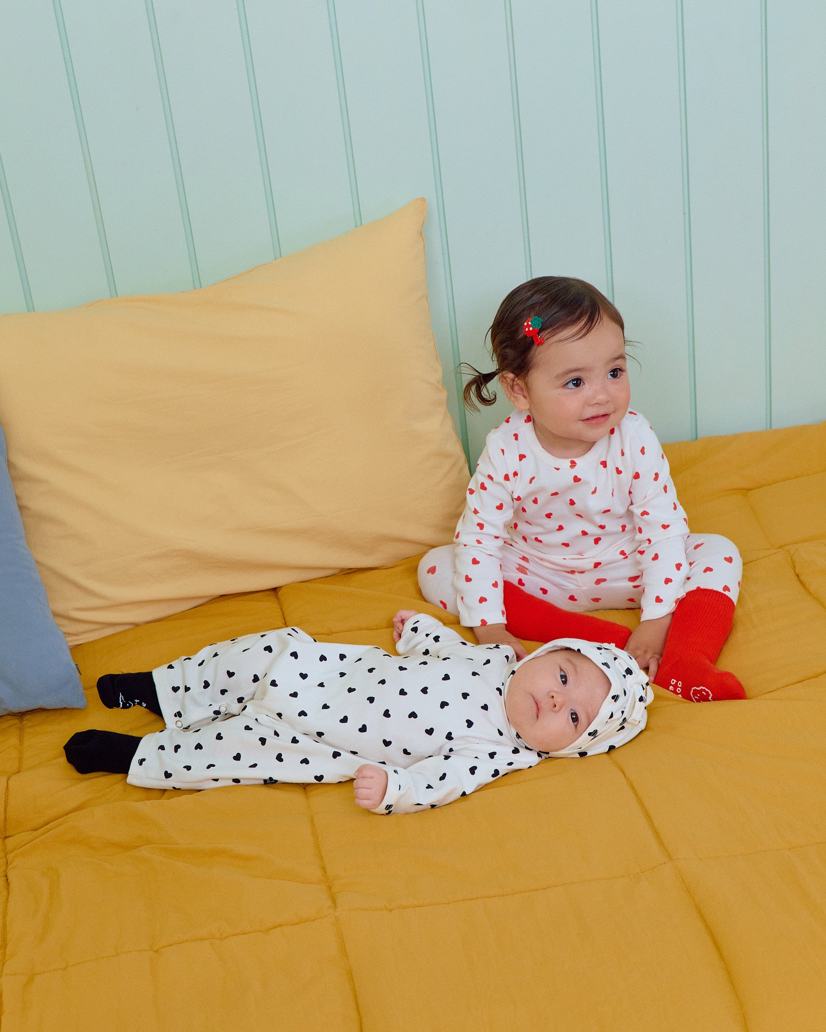 Oott Bebe Petit Heart Bodysuit Bonnet Set