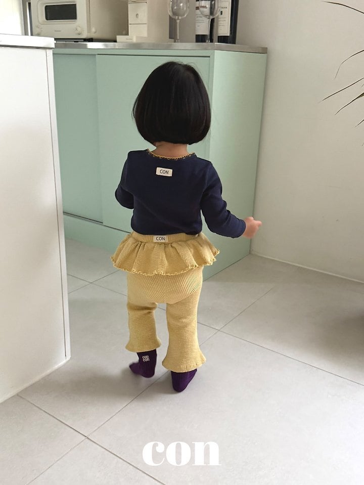 con frill pants