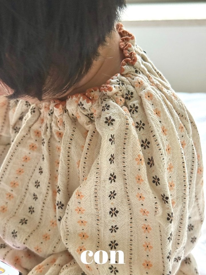 con mellow blouse
