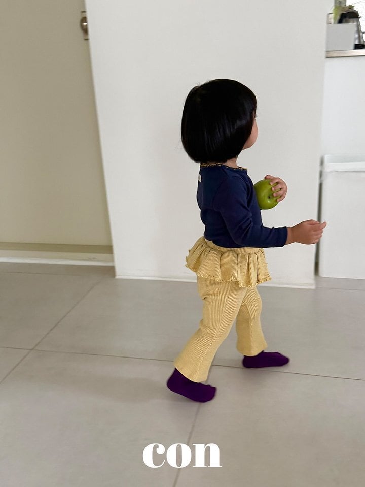 con frill pants