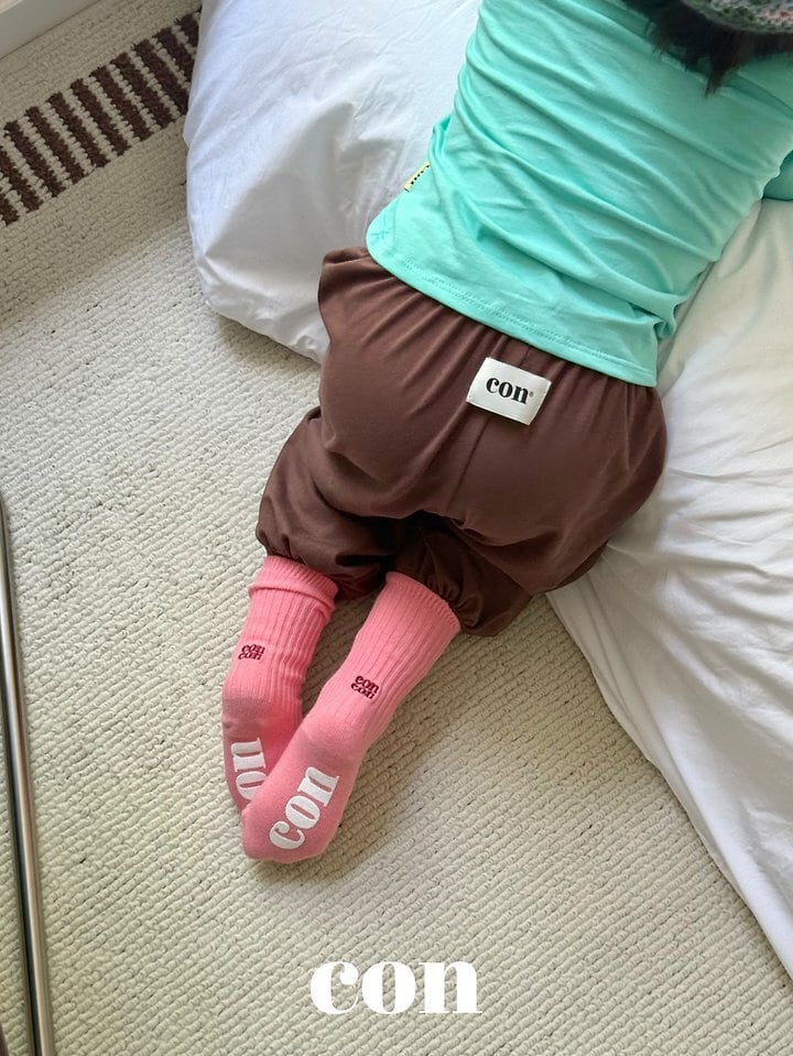 con volume jogger pants