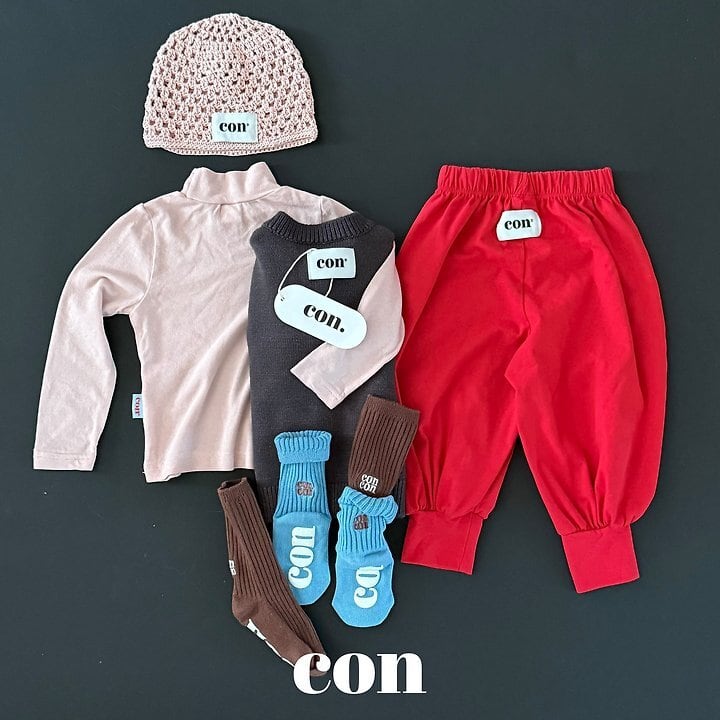 con mock neck T