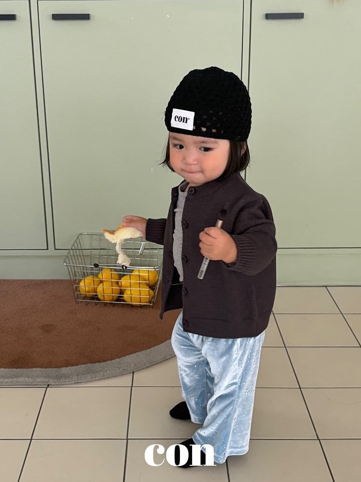 con beanie
