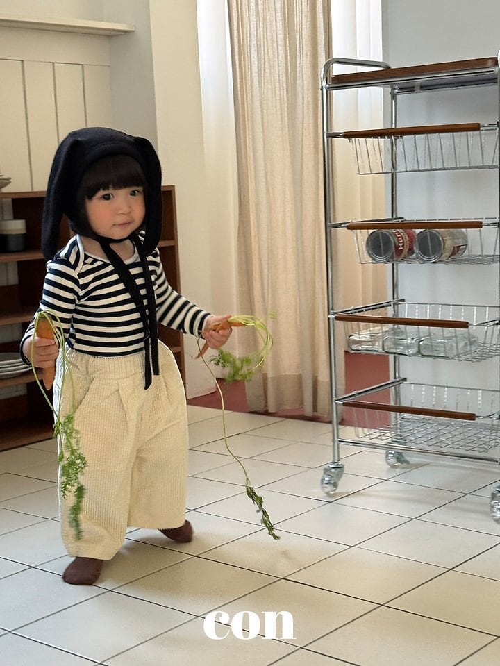 con corduroy pants