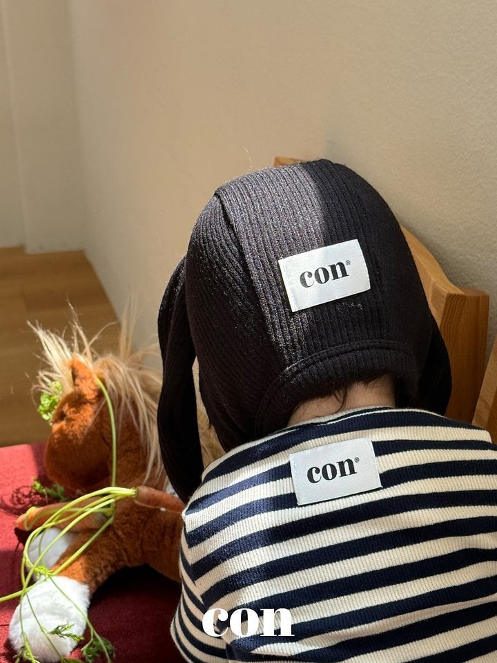 con rabbit bonnet