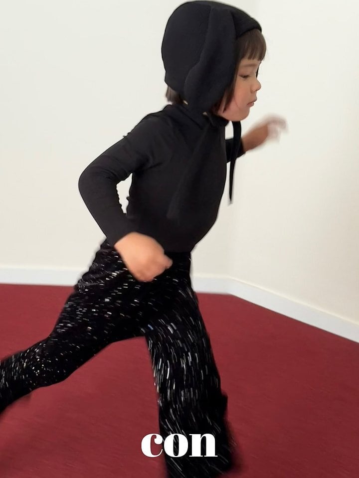 con sparkling velvet pants