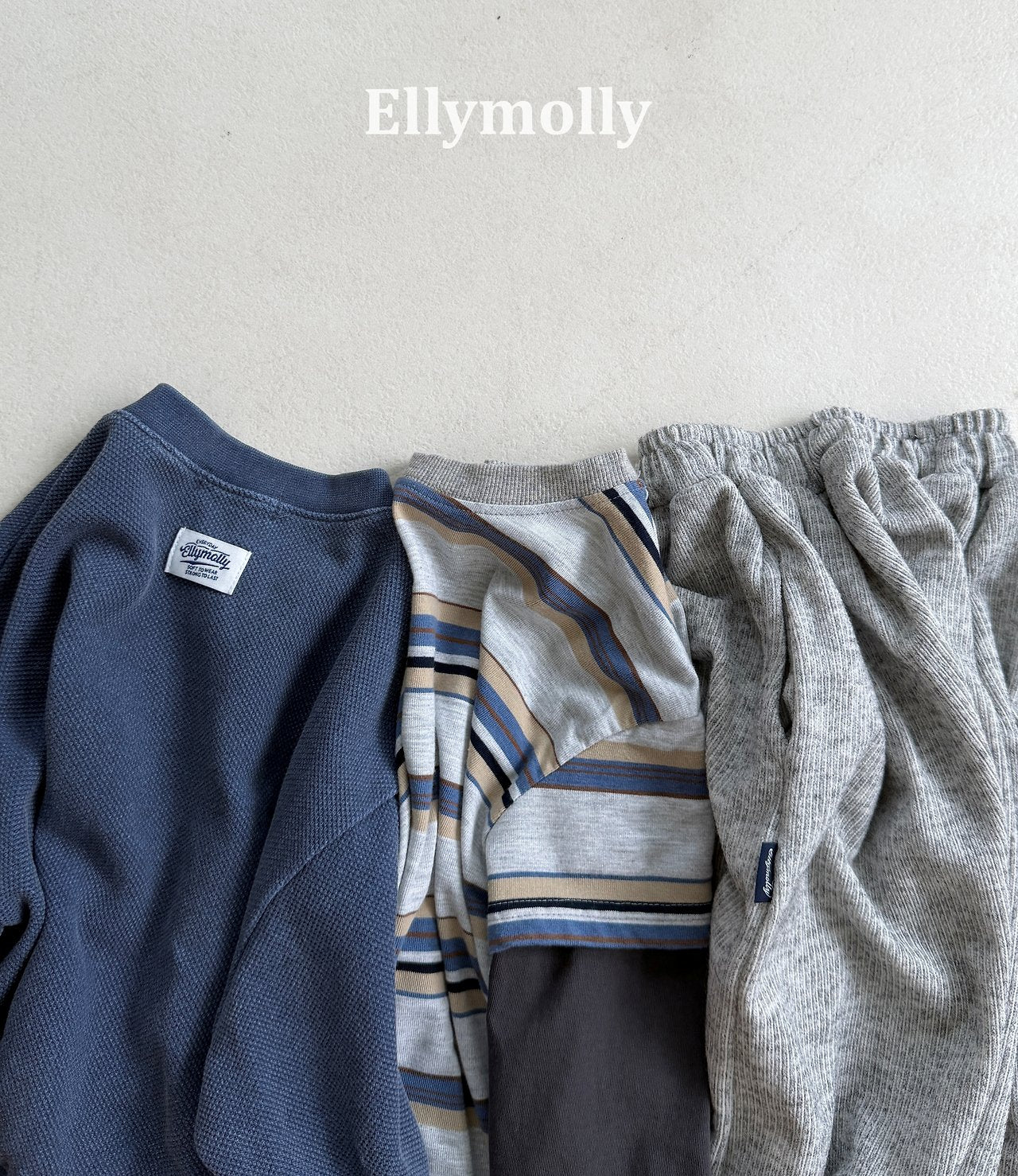 Elly Molly Slit Opening Sweatshirt