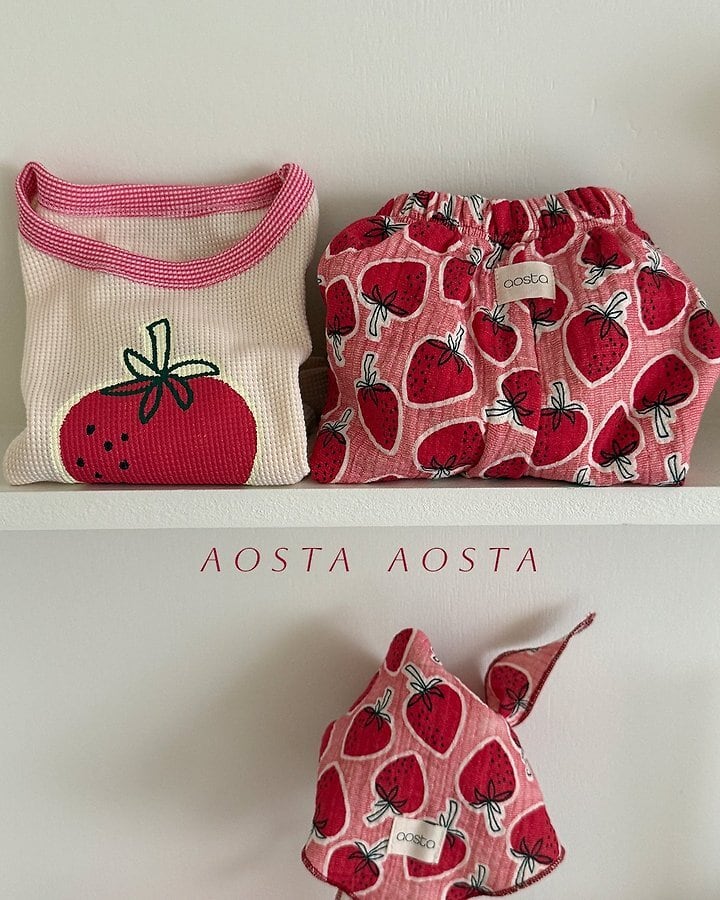 strawberry scarf