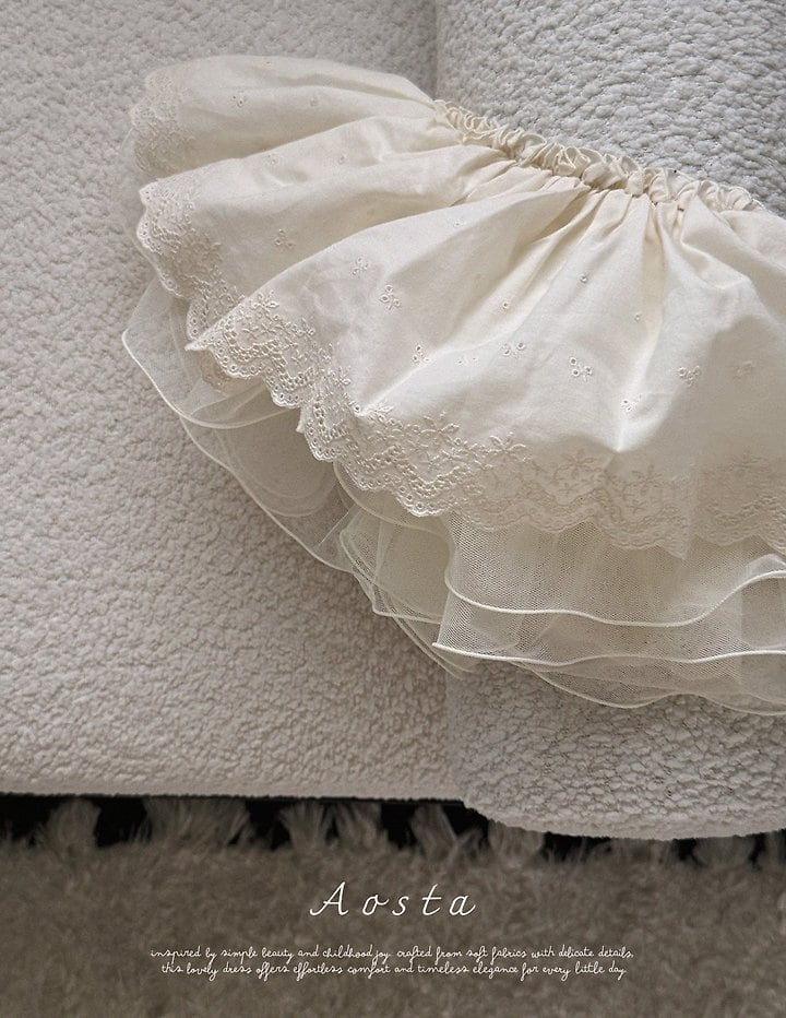 lace skirt