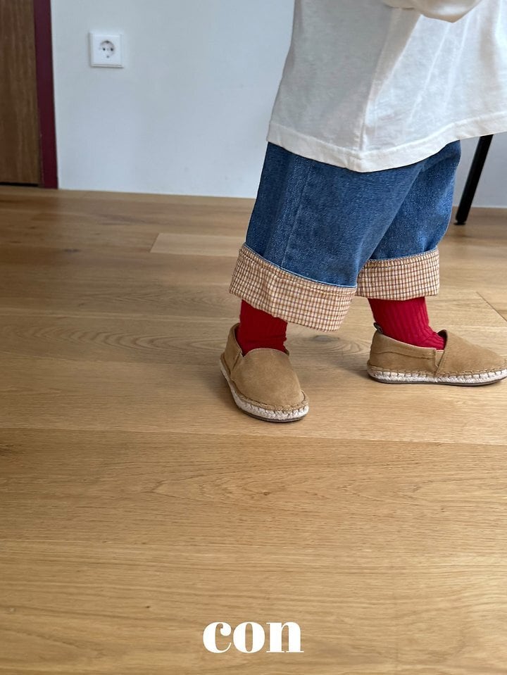 con wash roll-up denim