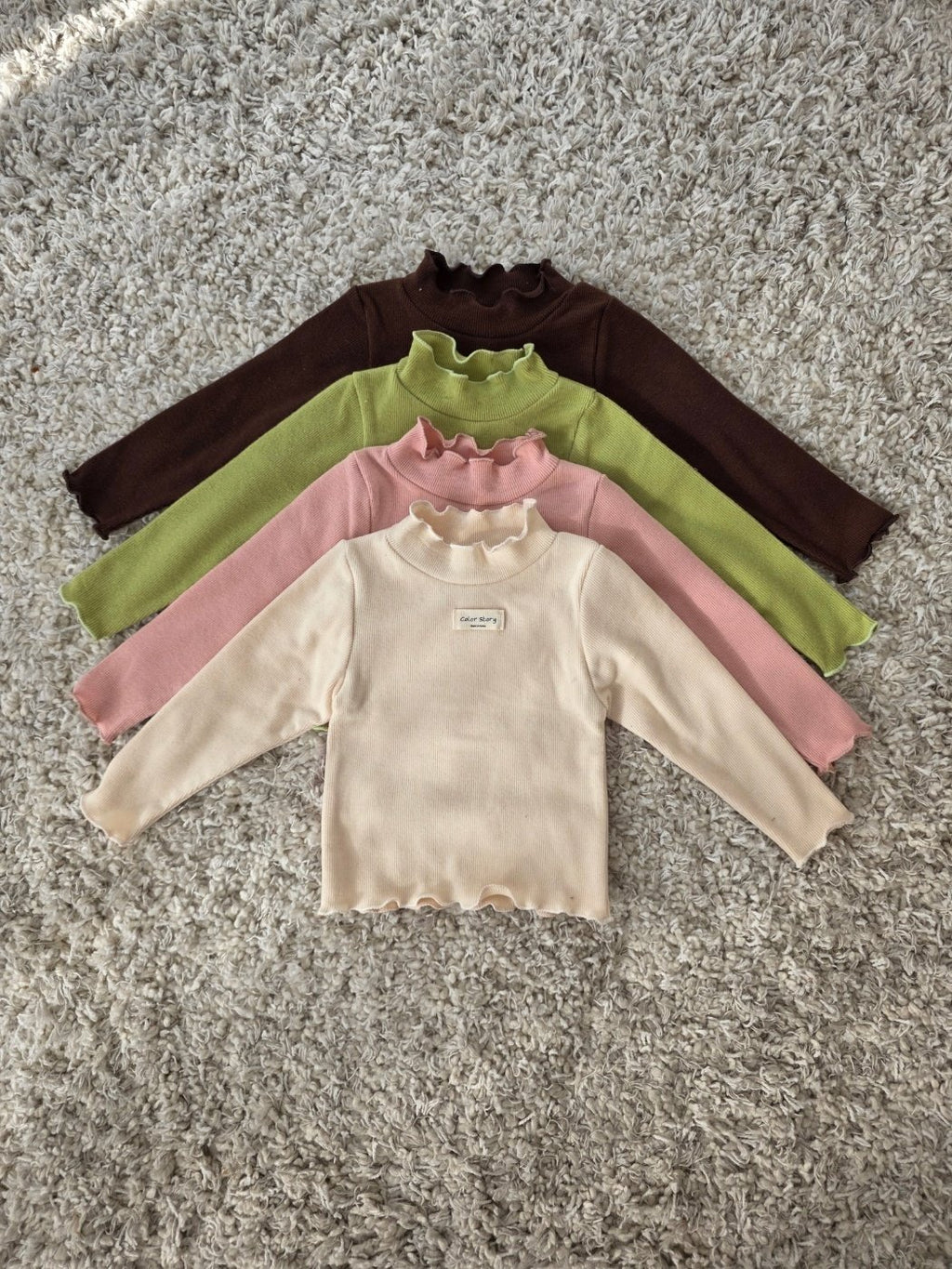 color ハグ ニットビスチェ