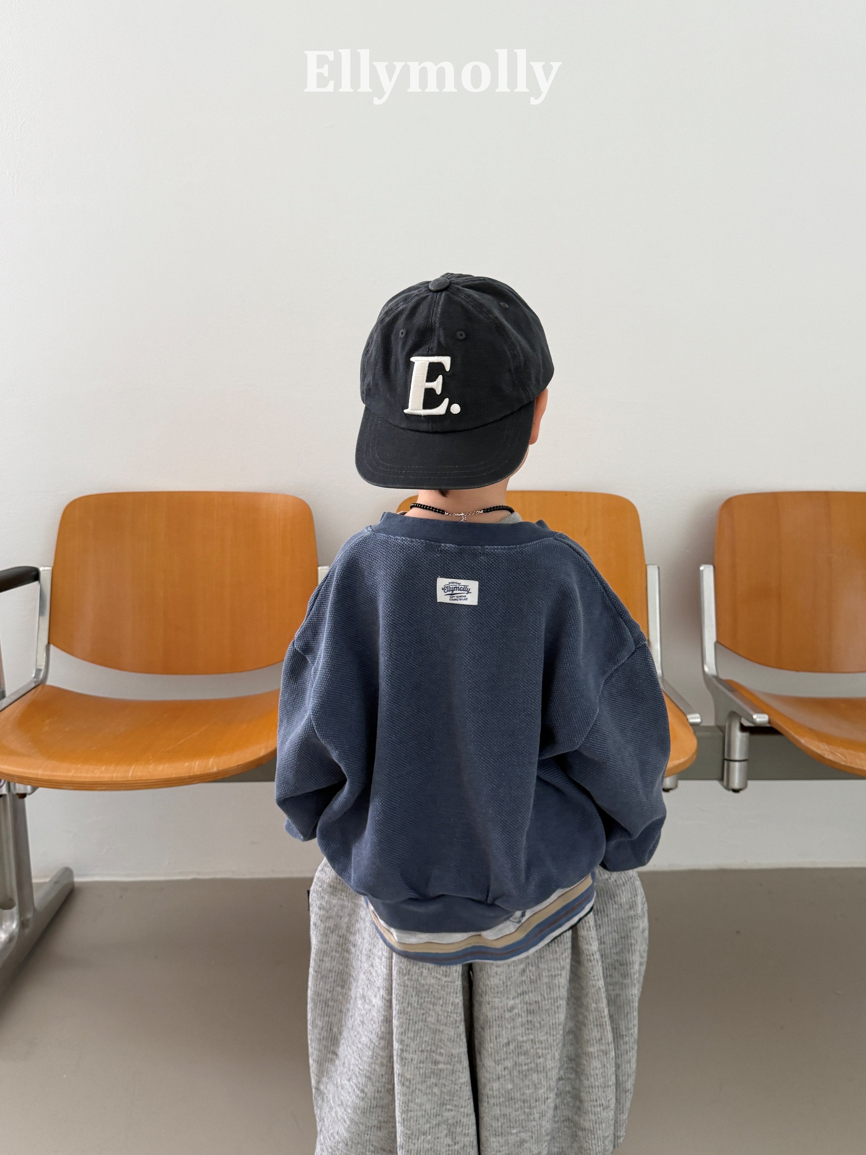 Elly Molly Slit Opening Sweatshirt