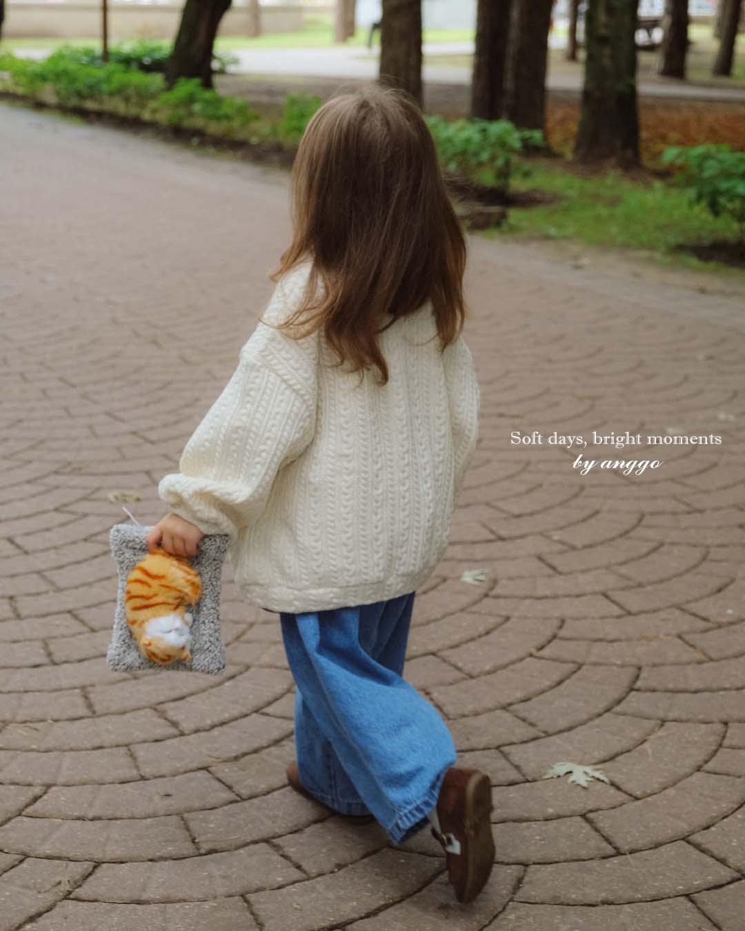 anggo Granola Sweatshirt