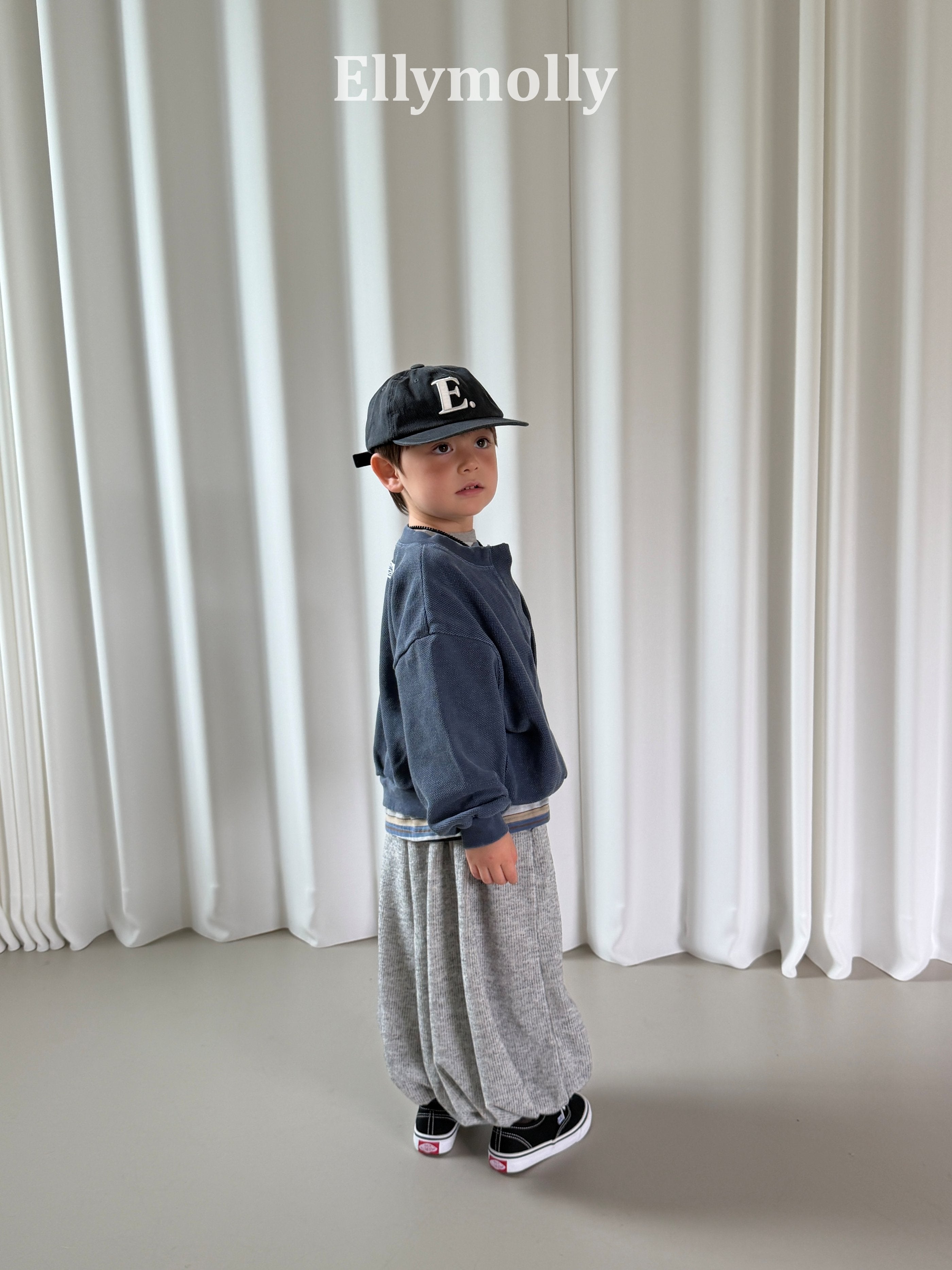 Elly Molly Slit Opening Sweatshirt