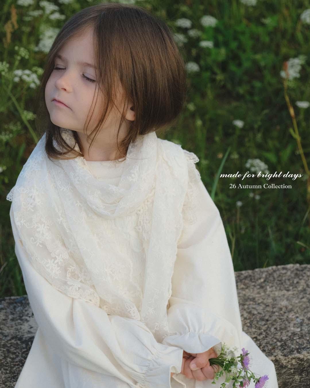 anggo Eyelet Lace Muffler