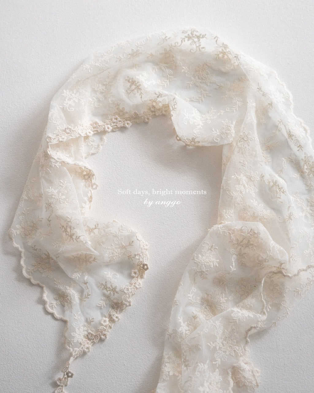 anggo Eyelet Lace Muffler