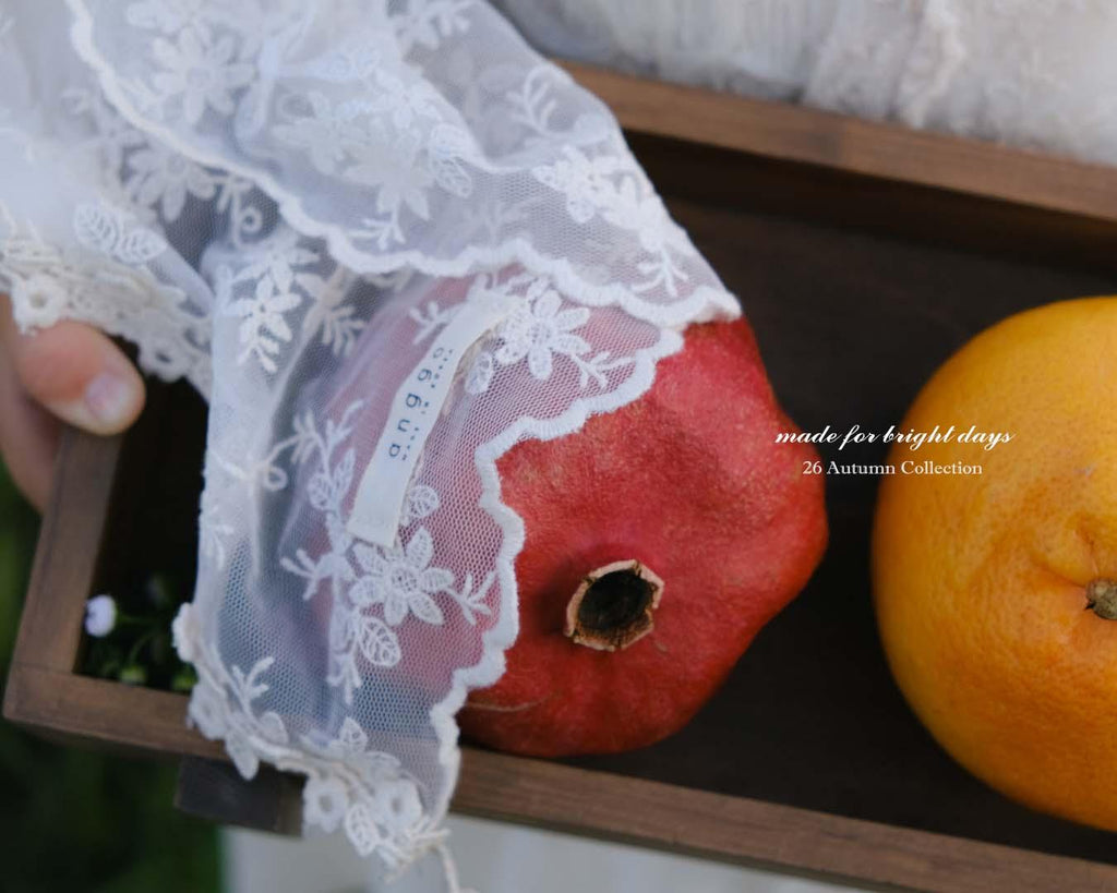 anggo Eyelet Lace Muffler